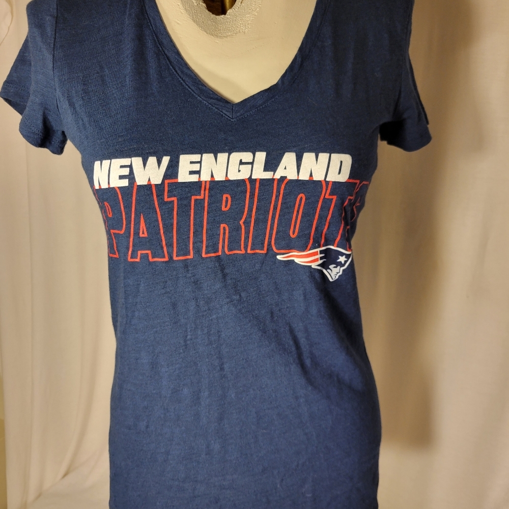 New England Patriots NFL Graffic V-Neck Shirt - Picture 4 of 5